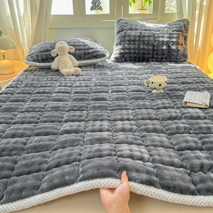 91家纺网 家纺一手货源 找家纺 蕾诺家纺 2025新款加厚泡泡兔绒夹棉床垫保护垫 石墨灰