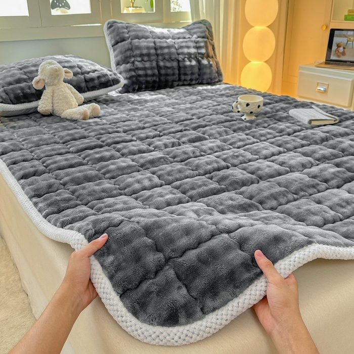 91家纺网 家纺一手货源 找家纺 蕾诺家纺 2025新款加厚泡泡兔绒夹棉床垫保护垫 石墨灰