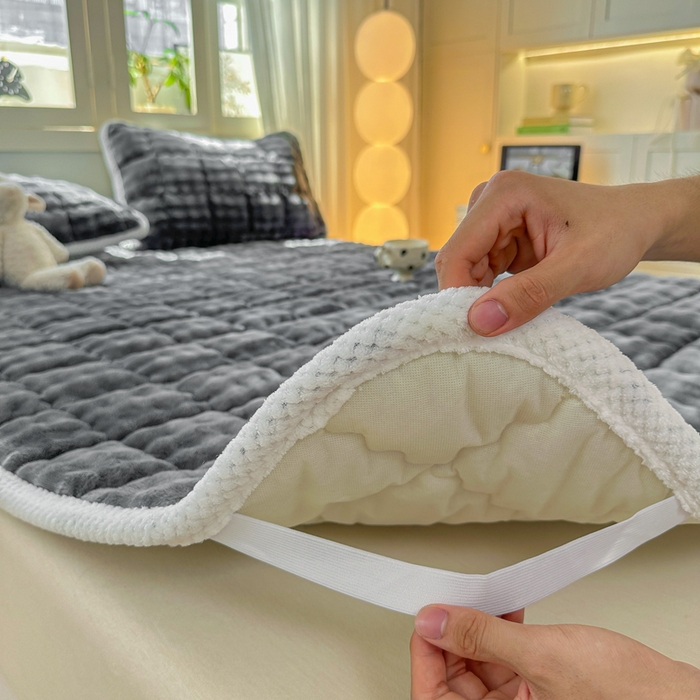 91家纺网 家纺一手货源 找家纺 蕾诺家纺 2025新款加厚泡泡兔绒夹棉床垫保护垫 石墨灰