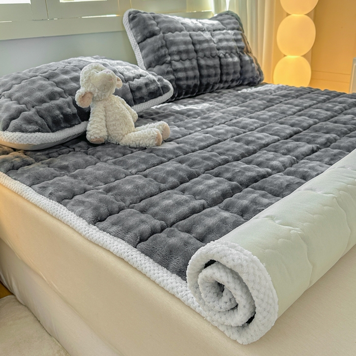 91家纺网 家纺一手货源 找家纺 蕾诺家纺 2025新款加厚泡泡兔绒夹棉床垫保护垫 石墨灰