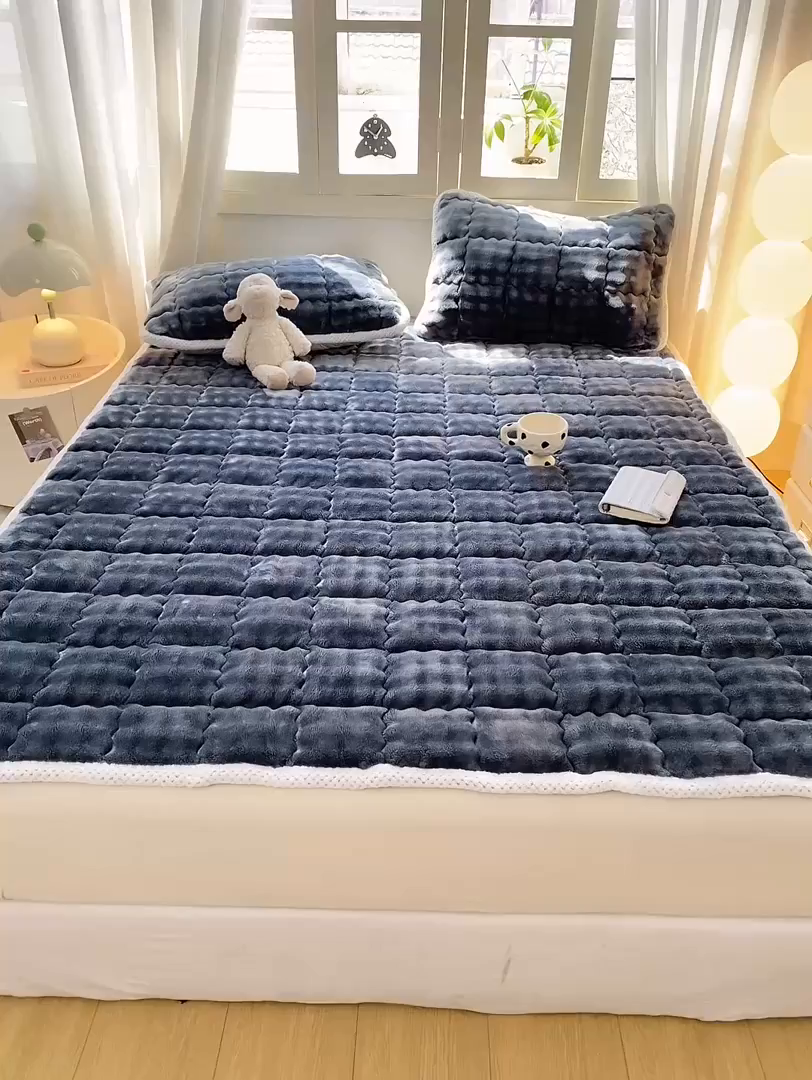 91家纺网 家纺一手货源 找家纺 蕾诺家纺 2025新款加厚泡泡兔绒夹棉床垫保护垫 石墨灰