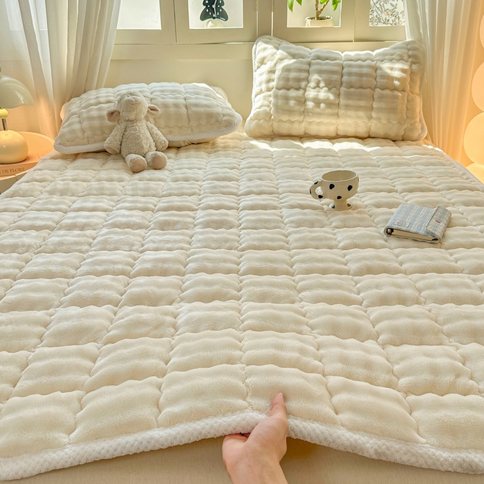 91家纺网 家纺一手货源 找家纺 蕾诺家纺 2025新款加厚泡泡兔绒夹棉床垫保护垫 珍珠白