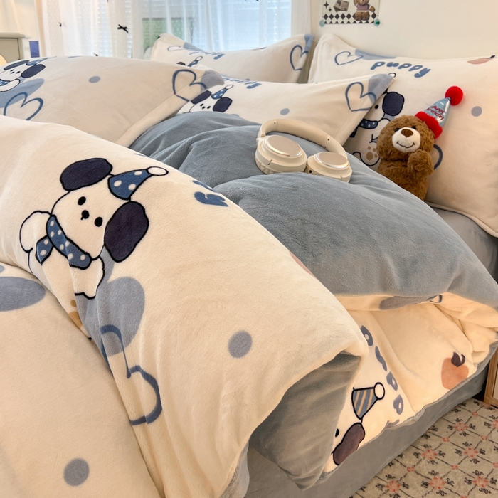 91家纺网 家纺一手货源 找家纺 倾慕 2026新款高克重时尚印花牛奶绒单被套 爱心小狗