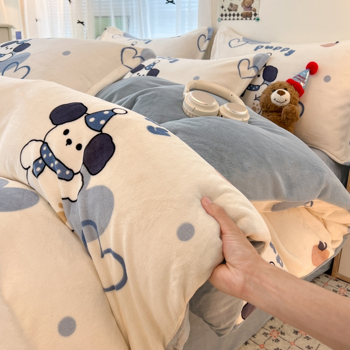 91家纺网 家纺一手货源 找家纺 倾慕 2026新款高克重时尚印花牛奶绒单被套 爱心小狗