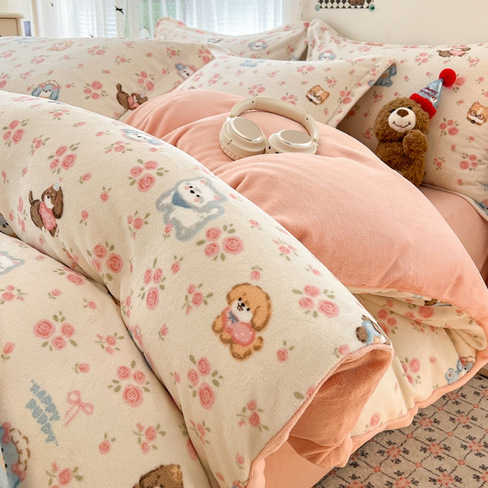 91家纺网 家纺一手货源 找家纺 倾慕 2026新款高克重时尚印花牛奶绒单被套 狗狗乐园