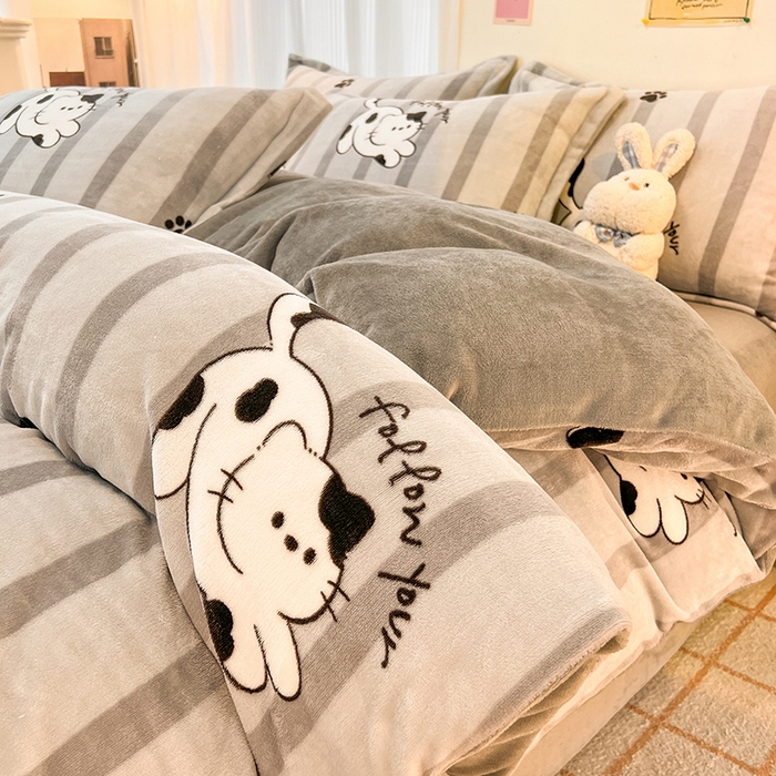 91家纺网 家纺一手货源 找家纺 倾慕 2026新款高克重时尚印花牛奶绒单被套 黑白猫