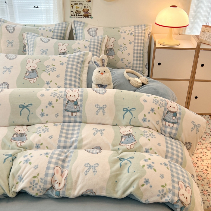 91家纺网 家纺一手货源 找家纺 倾慕 2026新款高克重时尚印花牛奶绒单被套 花篮小兔