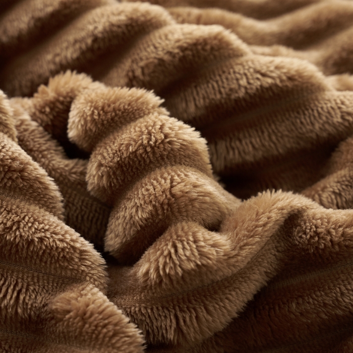 91家纺网 家纺一手货源 找家纺 畅畅家纺 2025新款春秋冬兔毛绒宽抽条纯色软糯亲肤毛毯盖毯 深咖色