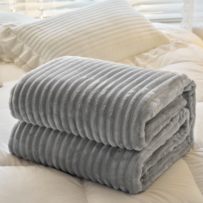 91家纺网 家纺一手货源 找家纺 畅畅家纺 2025新款春秋冬兔毛绒宽抽条纯色软糯亲肤毛毯盖毯 青灰色