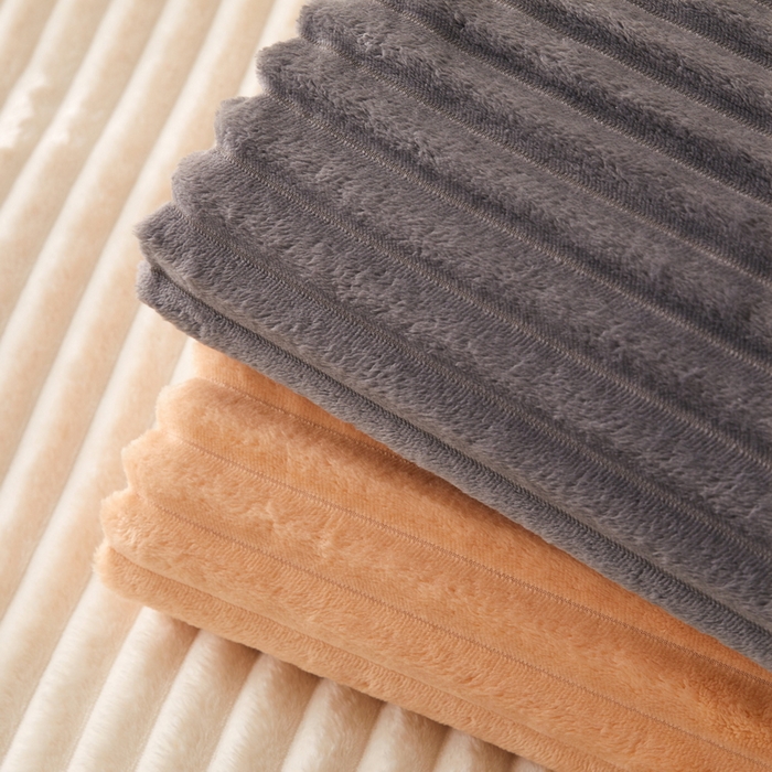 91家纺网 家纺一手货源 找家纺 （总）畅畅家纺 2025新款春秋冬兔毛绒宽抽条纯色软糯亲肤毛毯盖毯