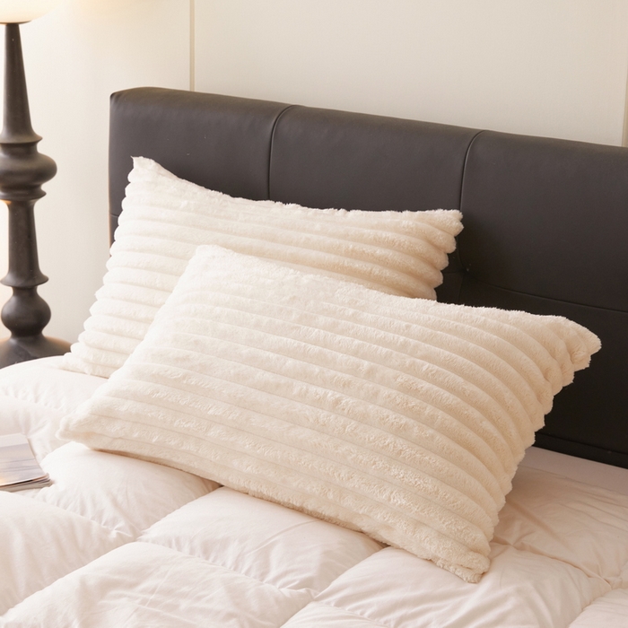 91家纺网 家纺一手货源 找家纺 畅畅家纺 2025新款春秋冬兔毛绒宽抽条纯色软糯亲肤毛毯盖毯 奶油白