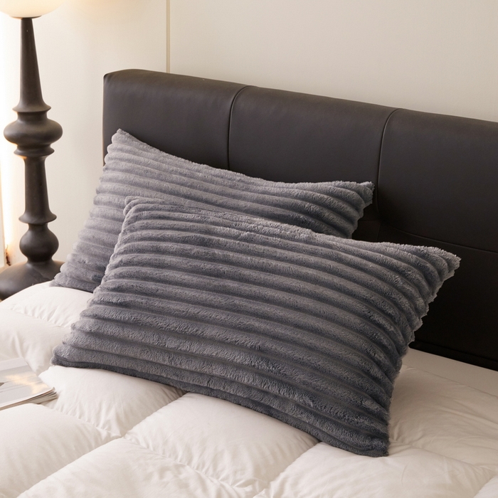 91家纺网 家纺一手货源 找家纺 畅畅家纺 2025新款春秋冬兔毛绒宽抽条纯色软糯亲肤毛毯盖毯 雾霾灰