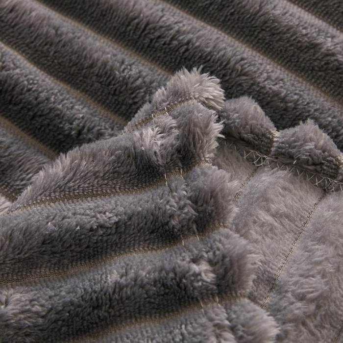 91家纺网 家纺一手货源 找家纺 畅畅家纺 2025新款春秋冬兔毛绒宽抽条纯色软糯亲肤毛毯盖毯 雾霾灰