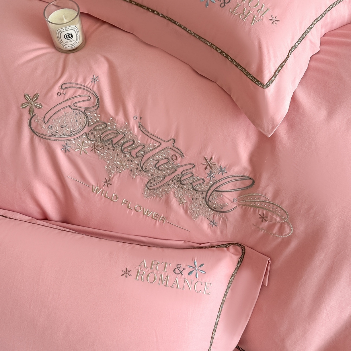 91家纺网 家纺一手货源 找家纺 博之洋婚庆 2025新款全棉纯棉长绒棉贡缎磨毛刺绣四件套不掉毛【高端礼盒】绽放系列 粉豆沙