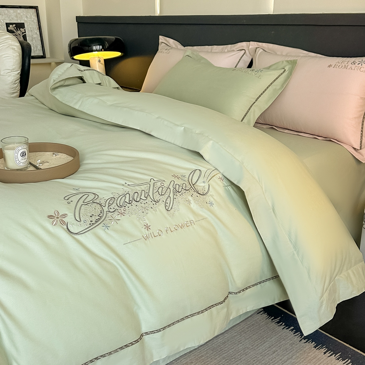 91家纺网 家纺一手货源 找家纺 博之洋婚庆 2025新款全棉纯棉长绒棉贡缎磨毛刺绣四件套不掉毛【高端礼盒】绽放系列 古驰绿