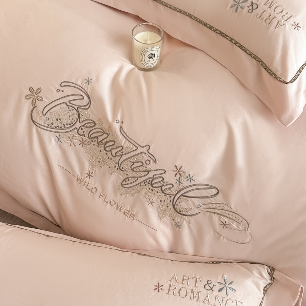 91家纺网 家纺一手货源 找家纺 博之洋婚庆 2025新款全棉纯棉长绒棉贡缎磨毛刺绣四件套不掉毛【高端礼盒】绽放系列 玫瑰杏