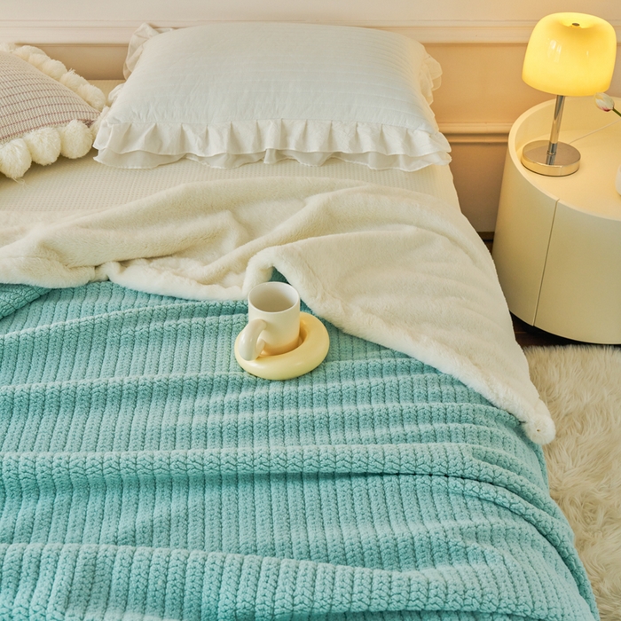 91家纺网 家纺一手货源 找家纺 畅畅家纺 2025新款A面编织绒B面兔毛绒纯色春秋冬毛毯盖毯 湖水蓝