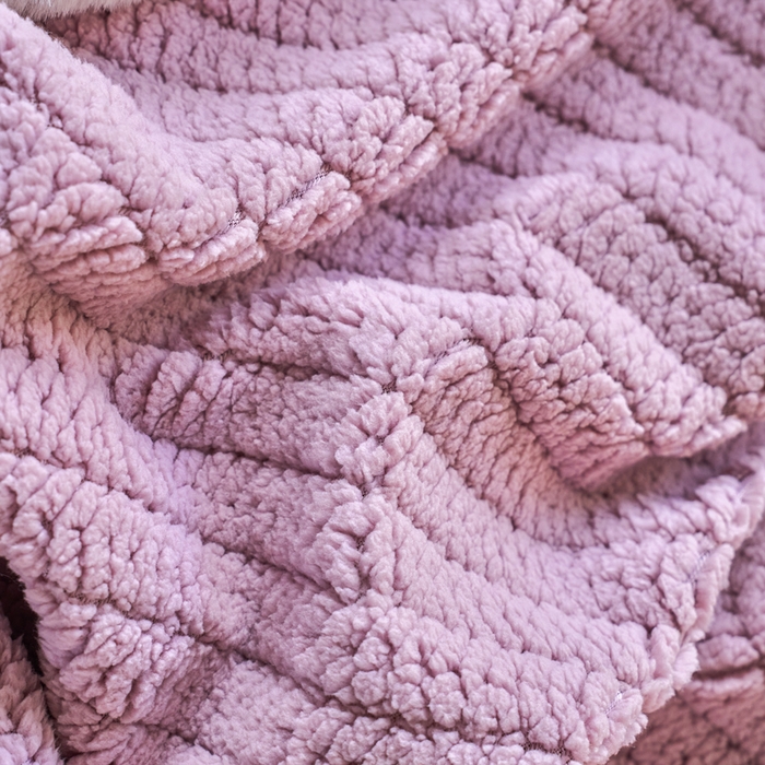 91家纺网 家纺一手货源 找家纺 畅畅家纺 2025新款A面编织绒B面兔毛绒纯色春秋冬毛毯盖毯 芋泥紫