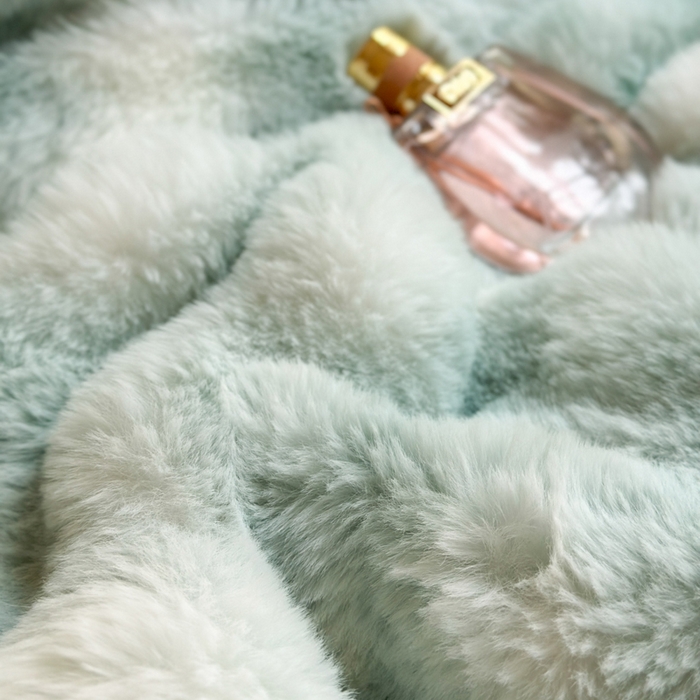 91家纺网 家纺一手货源 找家纺 畅畅家纺 2025新款纯色七彩兔兔绒兔毛绒牛奶绒四件套 七彩-绿