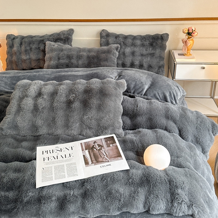 91家纺网 家纺一手货源 找家纺 畅畅家纺 2025新款纯色七彩兔兔绒兔毛绒牛奶绒四件套 暖心灰