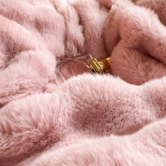 91家纺网 家纺一手货源 找家纺 （总）畅畅家纺 2025新款纯色七彩兔兔绒兔毛绒牛奶绒四件套