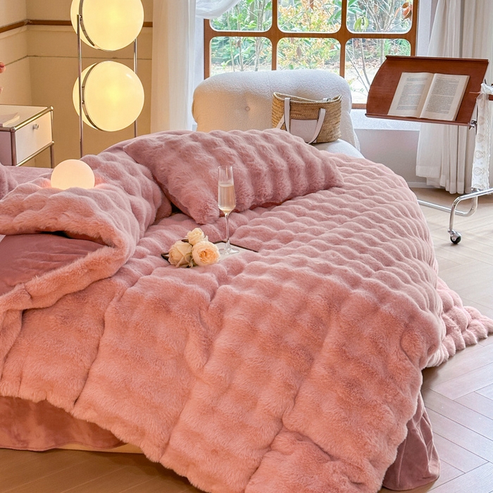 91家纺网 家纺一手货源 找家纺 畅畅家纺 2025新款纯色七彩兔兔绒兔毛绒牛奶绒四件套 豆沙粉