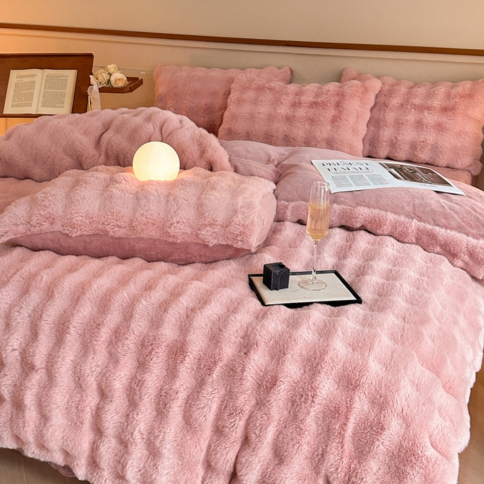 91家纺网 家纺一手货源 找家纺 畅畅家纺 2025新款纯色七彩兔兔绒兔毛绒牛奶绒四件套 豆沙粉