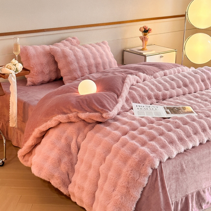 91家纺网 家纺一手货源 找家纺 畅畅家纺 2025新款纯色七彩兔兔绒兔毛绒牛奶绒四件套 豆沙粉