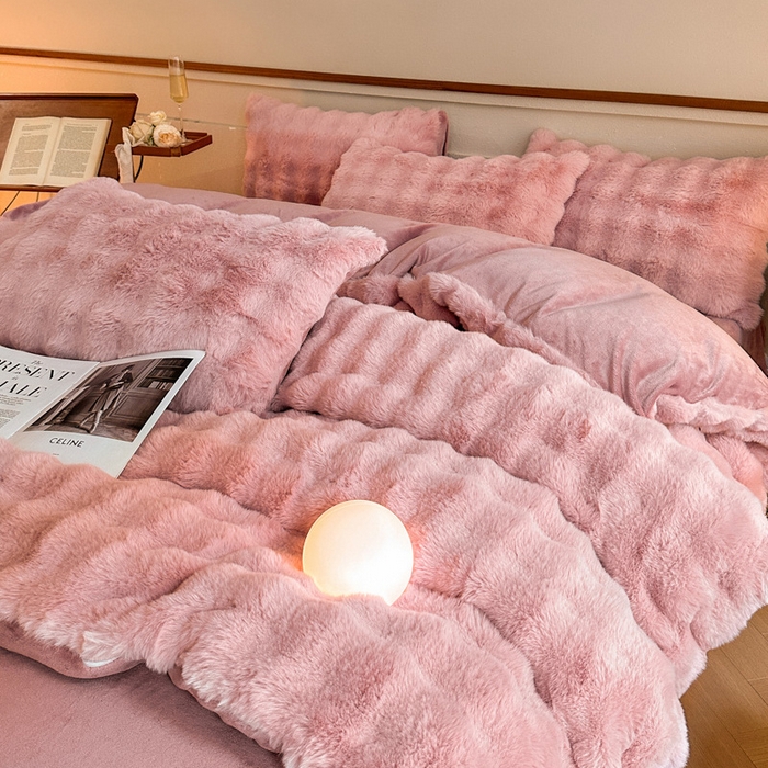 91家纺网 家纺一手货源 找家纺 畅畅家纺 2025新款纯色七彩兔兔绒兔毛绒牛奶绒四件套 豆沙粉