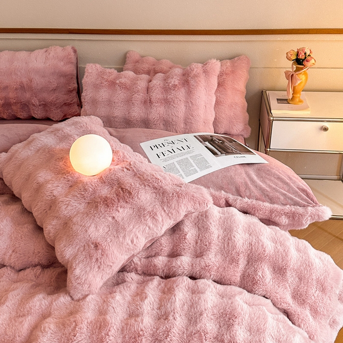 91家纺网 家纺一手货源 找家纺 畅畅家纺 2025新款纯色七彩兔兔绒兔毛绒牛奶绒四件套 豆沙粉