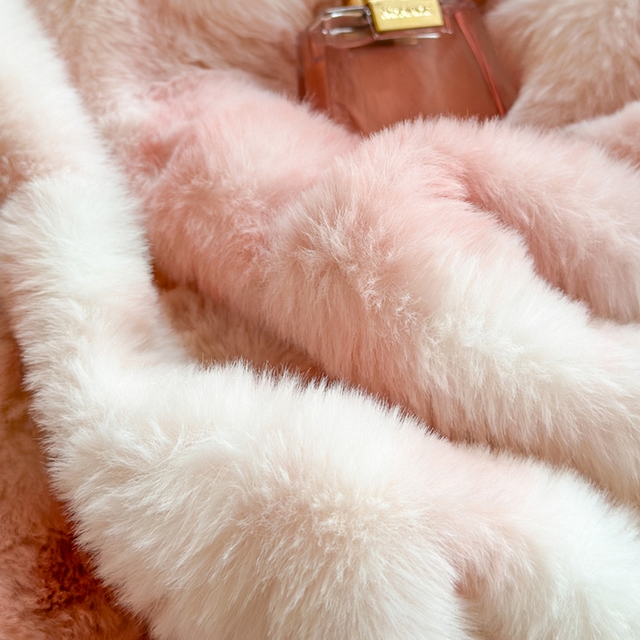 91家纺网 家纺一手货源 找家纺 畅畅家纺 2025新款纯色七彩兔兔绒兔毛绒牛奶绒四件套 七彩-粉