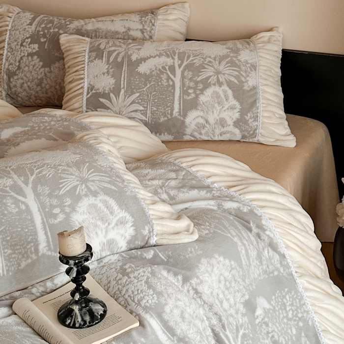 91家纺网 家纺一手货源 找家纺 索飞特家纺 2025新款秋冬法式牛奶绒皱皱边雕花四件套 杏花烟雨-灰驼