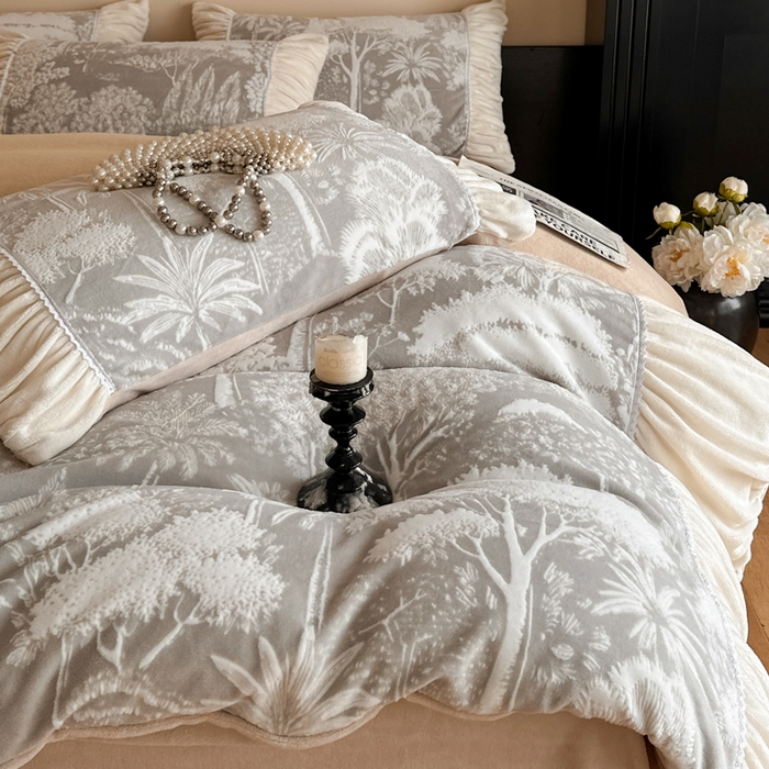 91家纺网 家纺一手货源 找家纺 索飞特家纺 2025新款秋冬法式牛奶绒皱皱边雕花四件套 杏花烟雨-灰驼