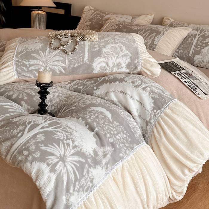 91家纺网 家纺一手货源 找家纺 索飞特家纺 2025新款秋冬法式牛奶绒皱皱边雕花四件套 杏花烟雨-灰驼