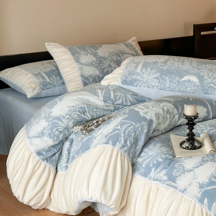 91家纺网 家纺一手货源 找家纺 索飞特家纺 2025新款秋冬法式牛奶绒皱皱边雕花四件套 杏花烟雨-兰