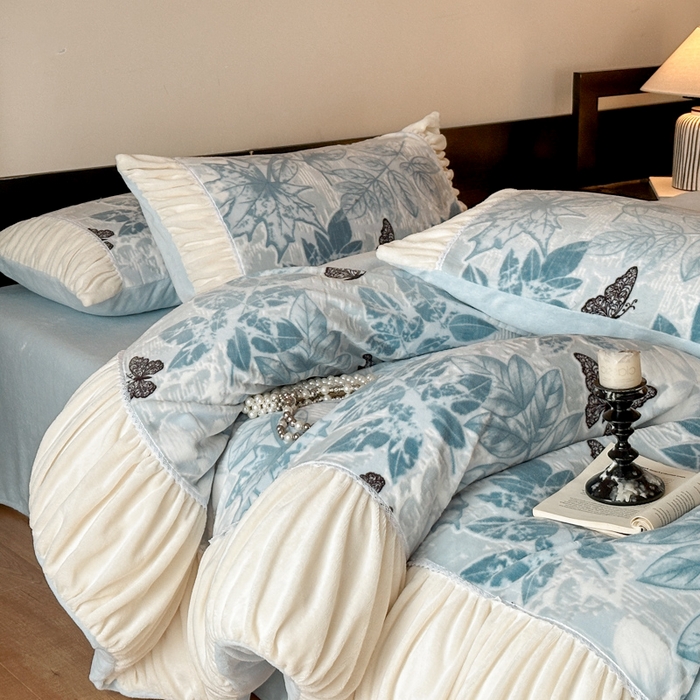 91家纺网 家纺一手货源 找家纺 索飞特家纺 2025新款秋冬法式牛奶绒皱皱边雕花四件套 夏花之梦-兰