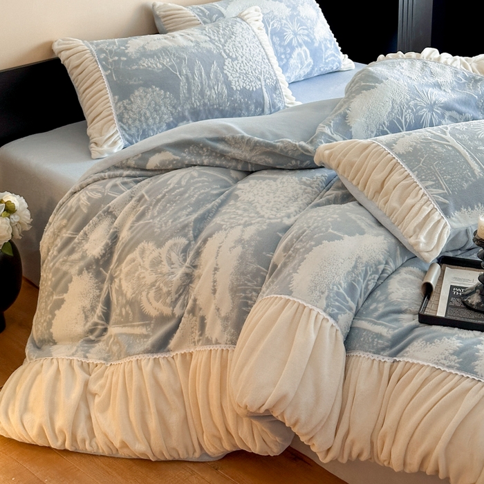 索飞特家纺 2025新款秋冬法式牛奶绒皱皱边雕花四件套 杏花烟雨-兰