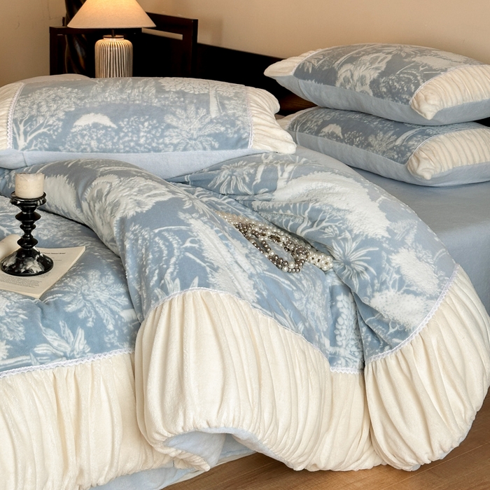 91家纺网 家纺一手货源 找家纺 索飞特家纺 2025新款秋冬法式牛奶绒皱皱边雕花四件套 杏花烟雨-兰