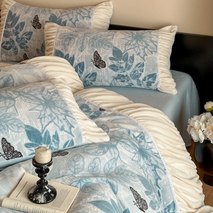 91家纺网 家纺一手货源 找家纺 索飞特家纺 2025新款秋冬法式牛奶绒皱皱边雕花四件套 夏花之梦-兰