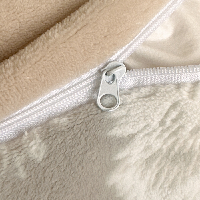 91家纺网 家纺一手货源 找家纺 索飞特家纺 2025新款秋冬法式牛奶绒皱皱边雕花四件套 杏花烟雨-灰驼