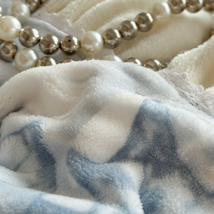 91家纺网 家纺一手货源 找家纺 索飞特家纺 2025新款秋冬法式牛奶绒皱皱边雕花四件套 夏花之梦-兰