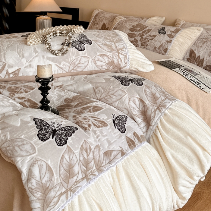 91家纺网 家纺一手货源 找家纺 索飞特家纺 2025新款秋冬法式牛奶绒皱皱边雕花四件套 夏花之梦-卡其