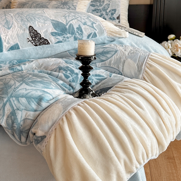 91家纺网 家纺一手货源 找家纺 索飞特家纺 2025新款秋冬法式牛奶绒皱皱边雕花四件套 夏花之梦-兰