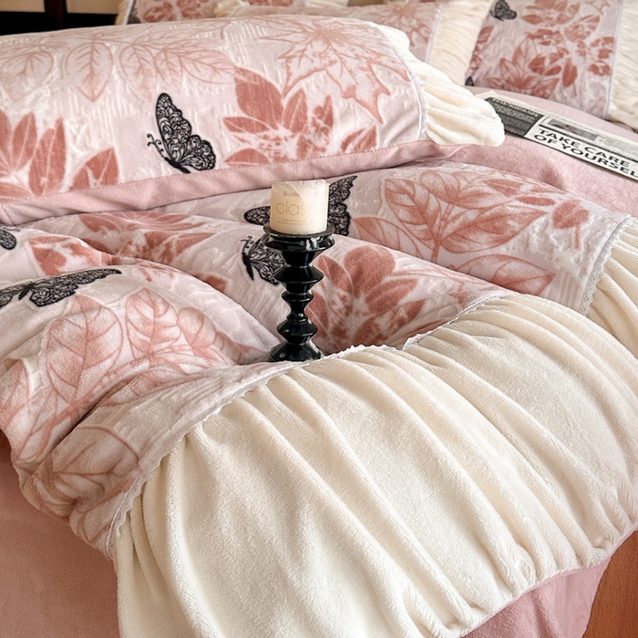 91家纺网 家纺一手货源 找家纺 索飞特家纺 2025新款秋冬法式牛奶绒皱皱边雕花四件套 夏花之梦-粉