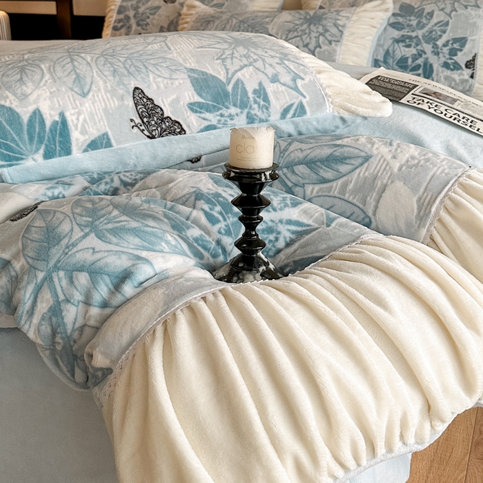 91家纺网 家纺一手货源 找家纺 索飞特家纺 2025新款秋冬法式牛奶绒皱皱边雕花四件套 夏花之梦-兰