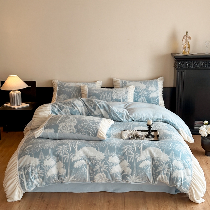 91家纺网 家纺一手货源 找家纺 索飞特家纺 2025新款秋冬法式牛奶绒皱皱边雕花四件套 杏花烟雨-兰