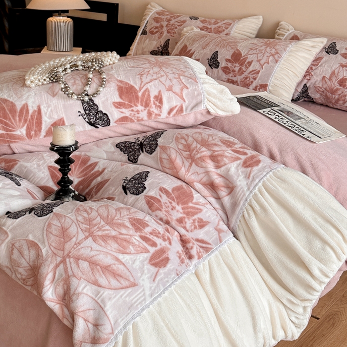 91家纺网 家纺一手货源 找家纺 索飞特家纺 2025新款秋冬法式牛奶绒皱皱边雕花四件套 夏花之梦-粉