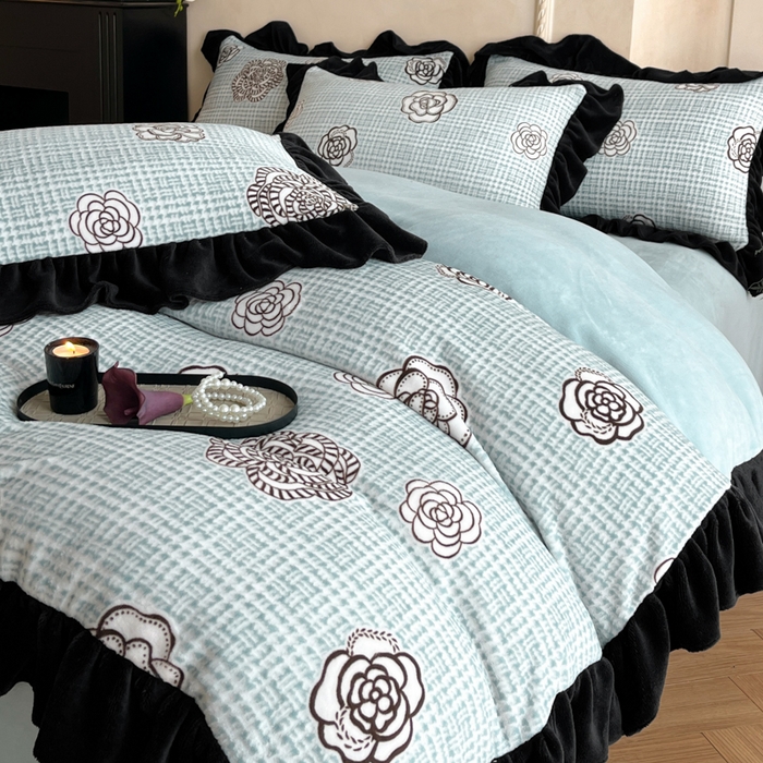 91家纺网 家纺一手货源 找家纺 （总）索飞特家纺 2025新款秋冬赫本风牛奶绒彩印黑边四件套