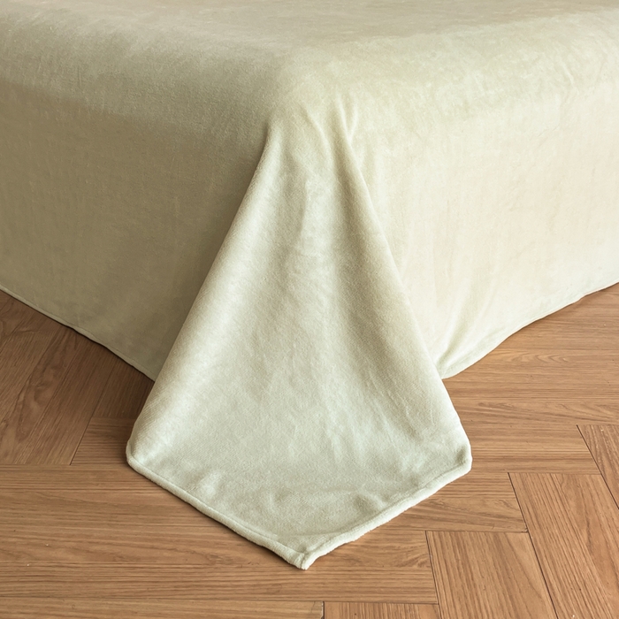 91家纺网 家纺一手货源 找家纺 索飞特家纺 2025新款秋冬赫本风牛奶绒彩印黑边四件套 玉蝴蝶-沁绿