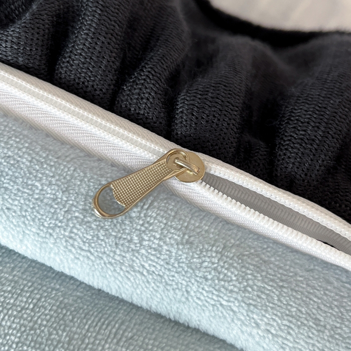 91家纺网 家纺一手货源 找家纺 索飞特家纺 2025新款秋冬赫本风牛奶绒彩印黑边四件套 奥莱迪-雾蓝